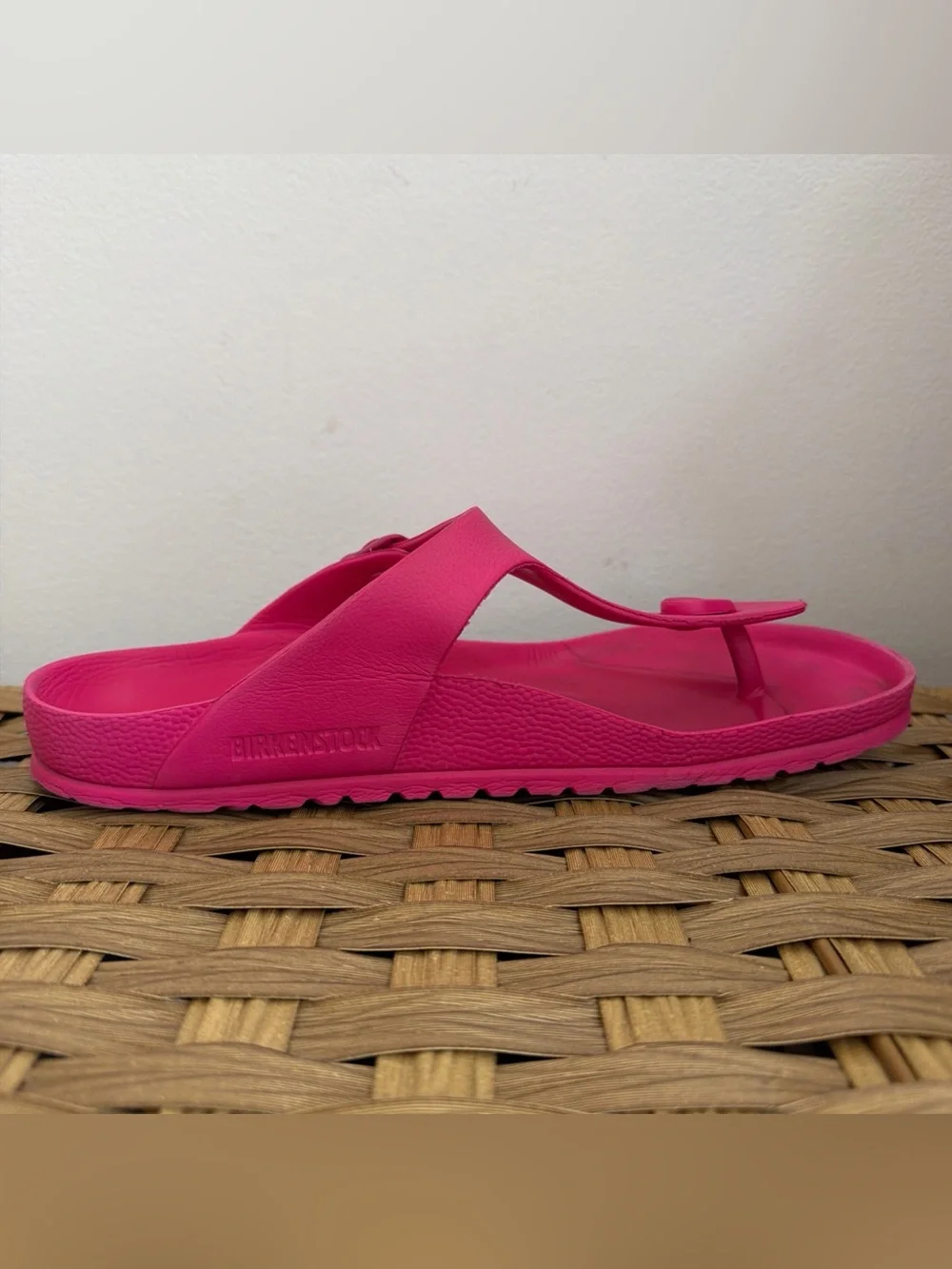 Birkenstock Unisex Gizeh EVA Sandals Vibrant Pink Women’s Size EU 40 / US 9/9.5